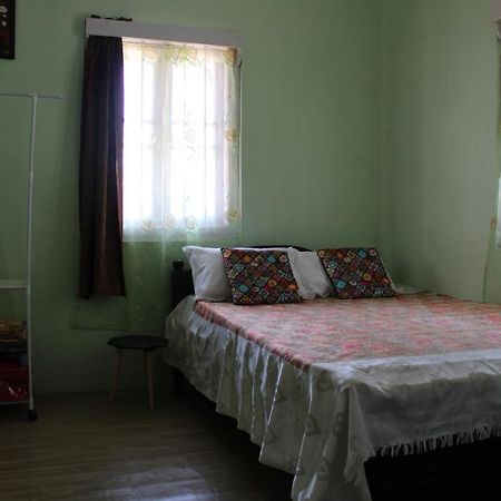 Harry'S Bed And Breakfast1 シロン エクステリア 写真